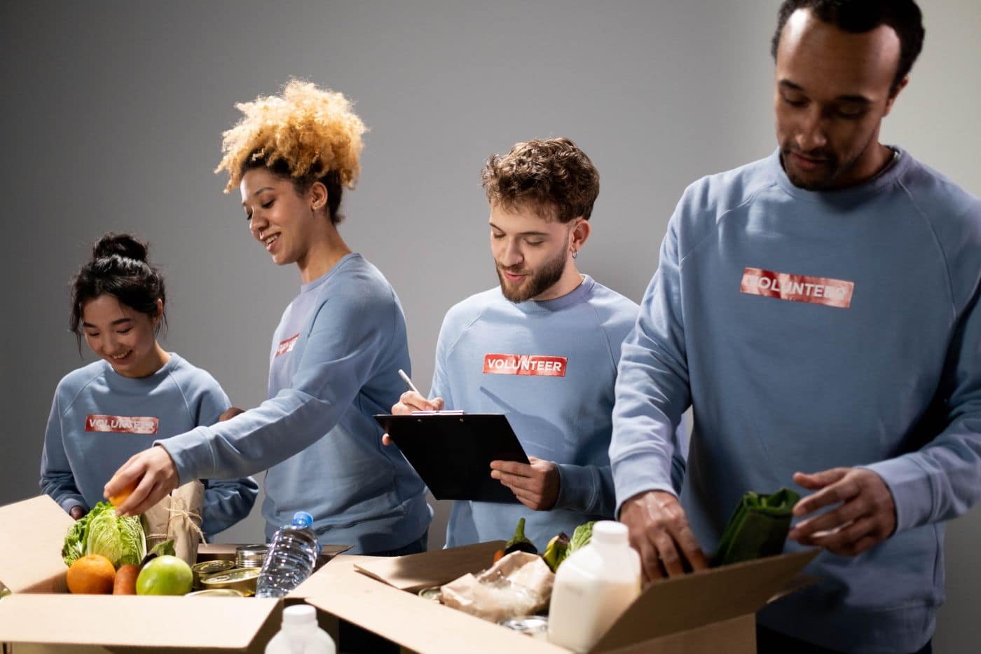 Gruppo di volontari al lavoro