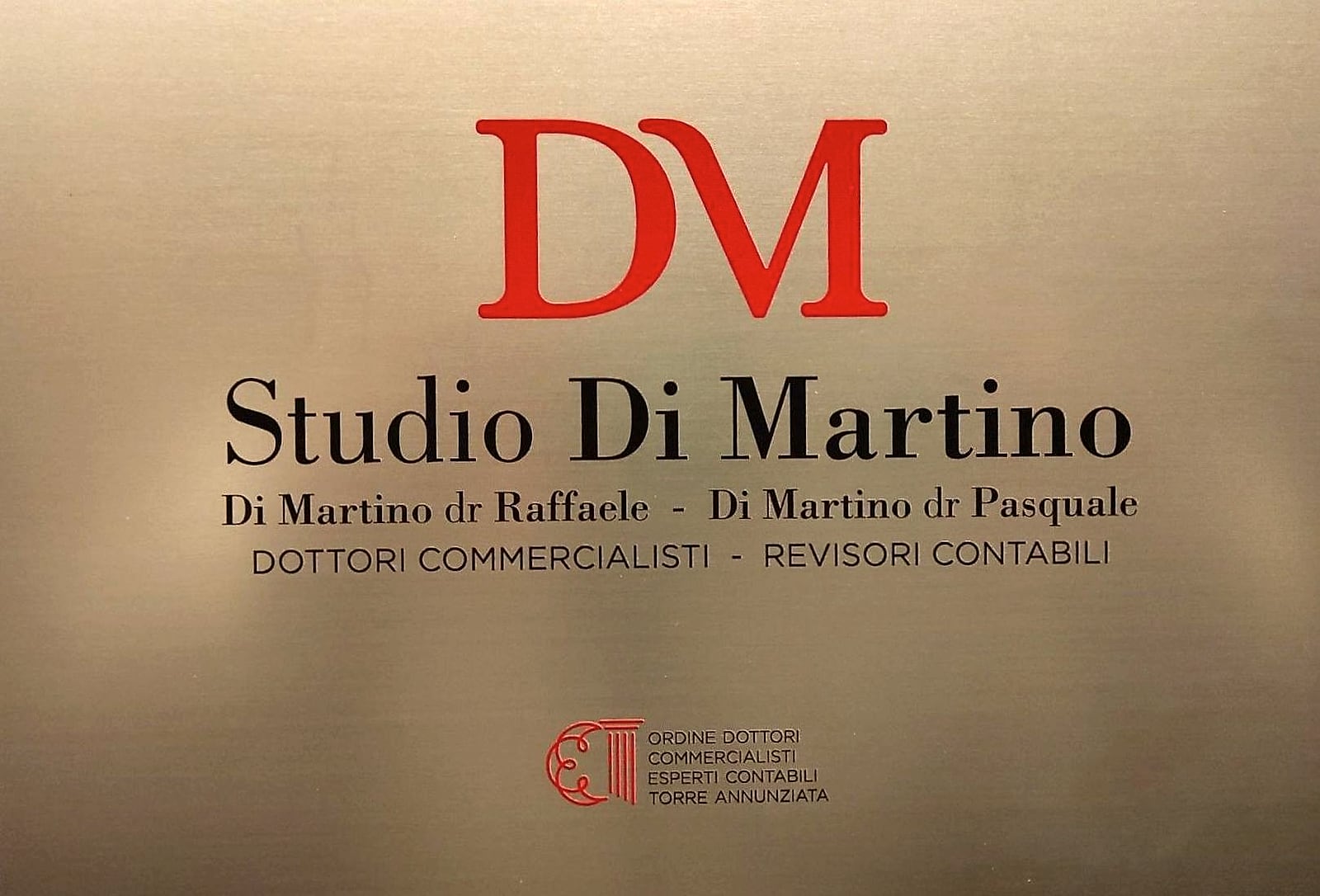La targa dello Studio Di Martino: Dottori Commercialisti, Revisori Contabili